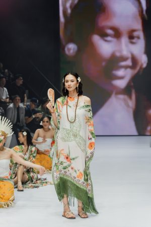 Cempaka Kaftan Tropical
