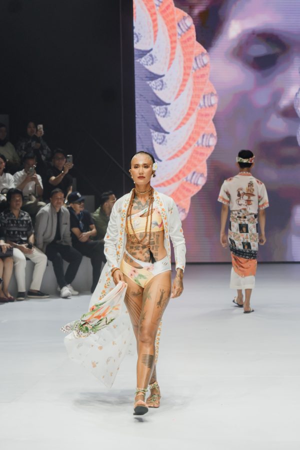 Rahajeng Long Kebaya - Image 2