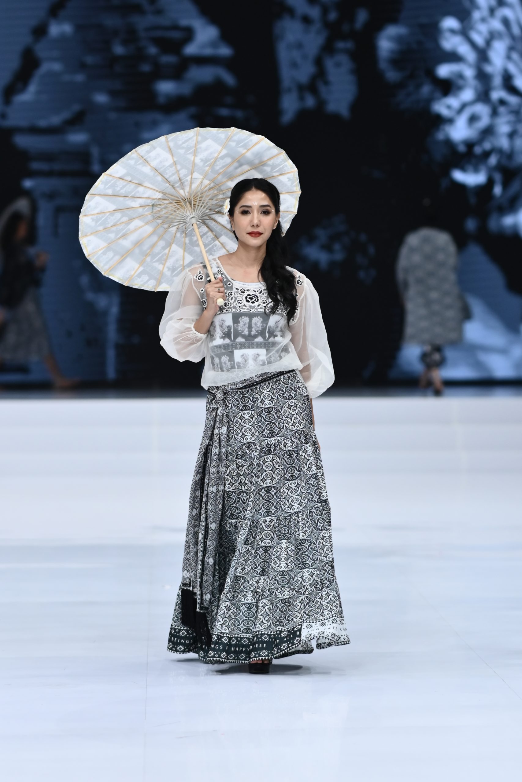 Frida Top Boho Long Sleeve in Black & White