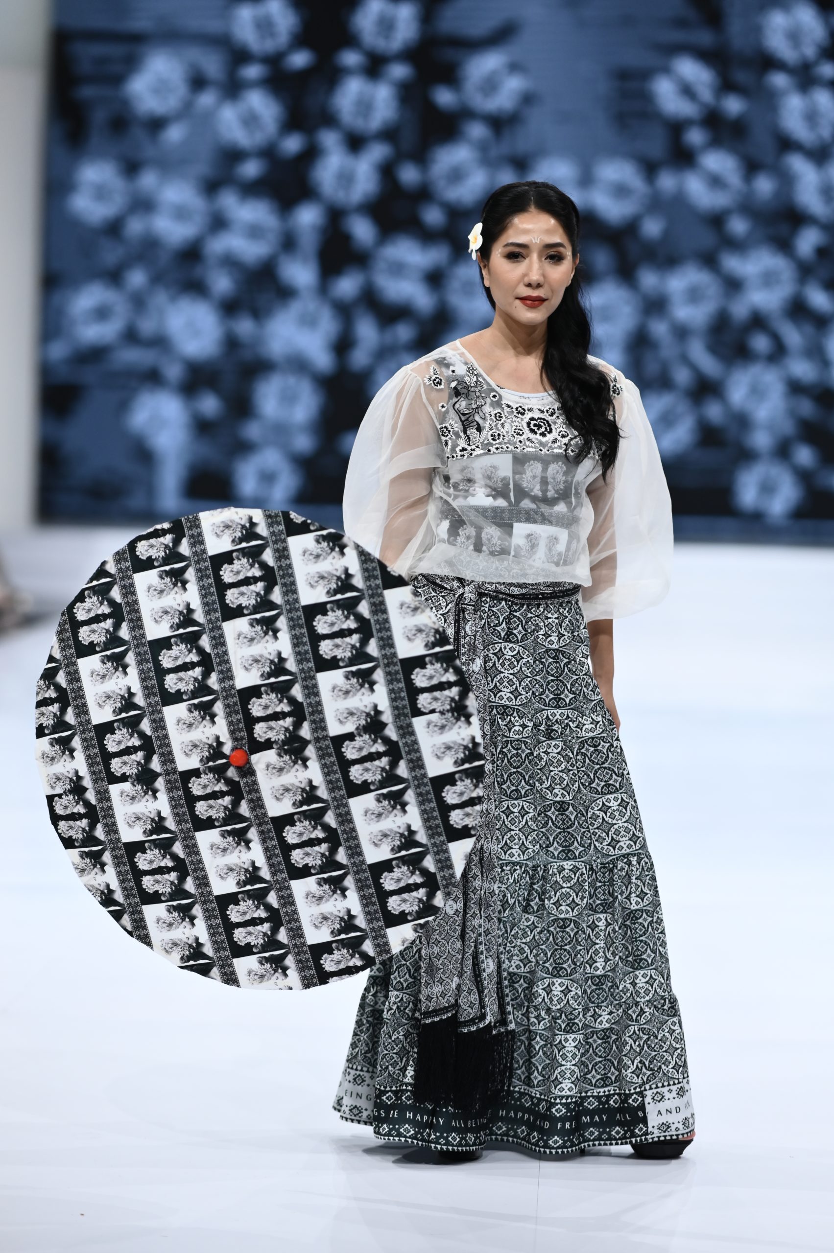 Frida Top Boho Long Sleeve in Black & White - Image 2